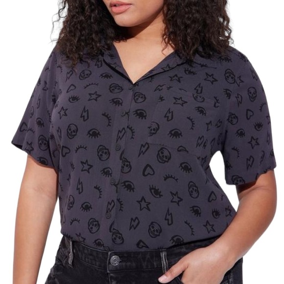 torrid Tops - Lizzie Rayon Slub Button Up Short Sleeve Crop Shirt
